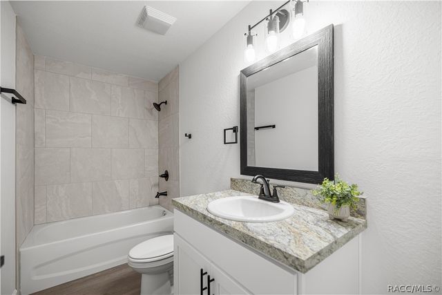 24370 NW Falcon Avenue, Dunnellon, FL 34431