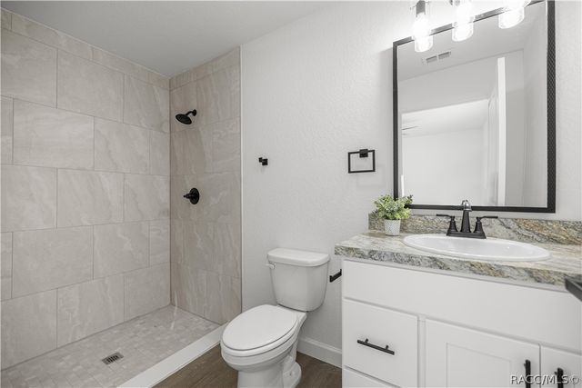 24370 NW Falcon Avenue, Dunnellon, FL 34431