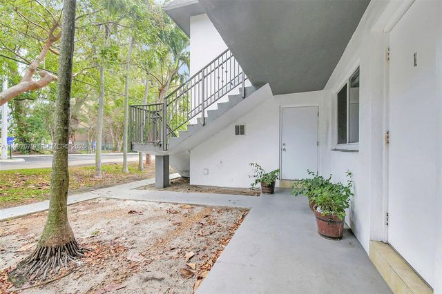 407 SE 9th Court 3, Hallandale Beach, FL 33009