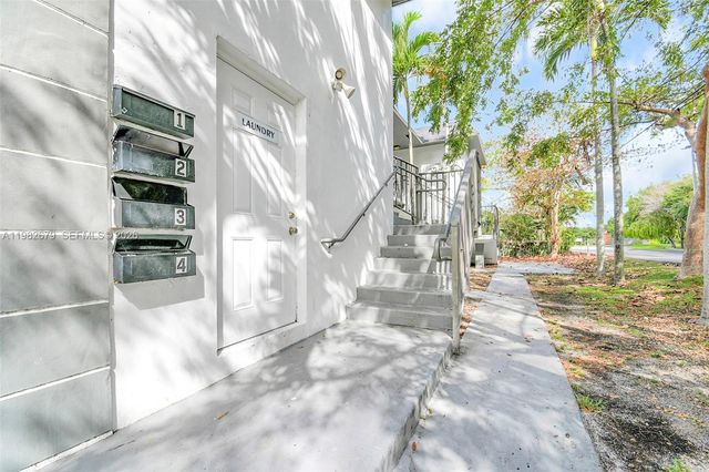 407 SE 9th Court 3, Hallandale Beach, FL 33009