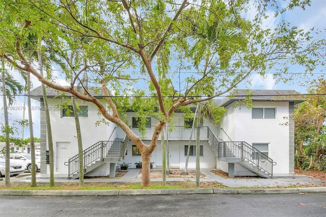 407 SE 9th Court 3, Hallandale Beach, FL 33009