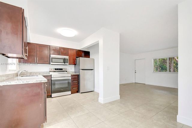 407 SE 9th Court 3, Hallandale Beach, FL 33009