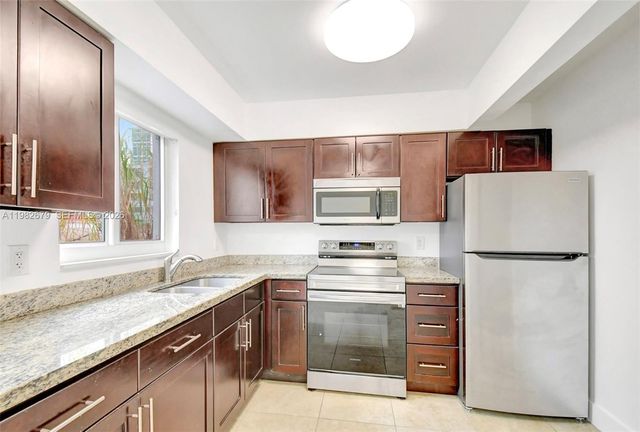 407 SE 9th Court 3, Hallandale Beach, FL 33009