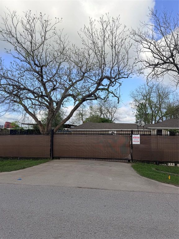 13217 Player Street B, Houston, TX 77045