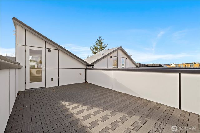 903 A NW 56th Street, Seattle, WA 98107