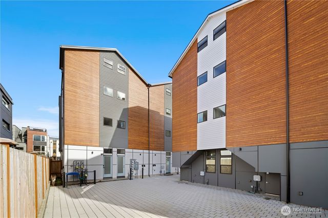 903 A NW 56th Street, Seattle, WA 98107