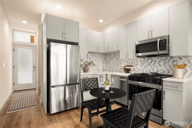 903 A NW 56th Street, Seattle, WA 98107