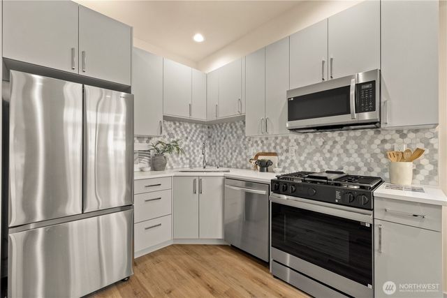 903 A NW 56th Street, Seattle, WA 98107