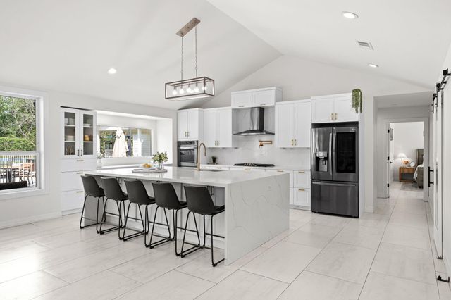 8800 Brae Acres Road, Houston, TX 77074