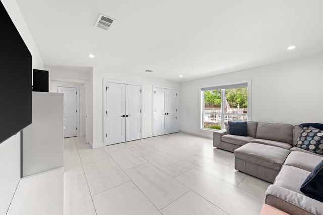 8800 Brae Acres Road, Houston, TX 77074