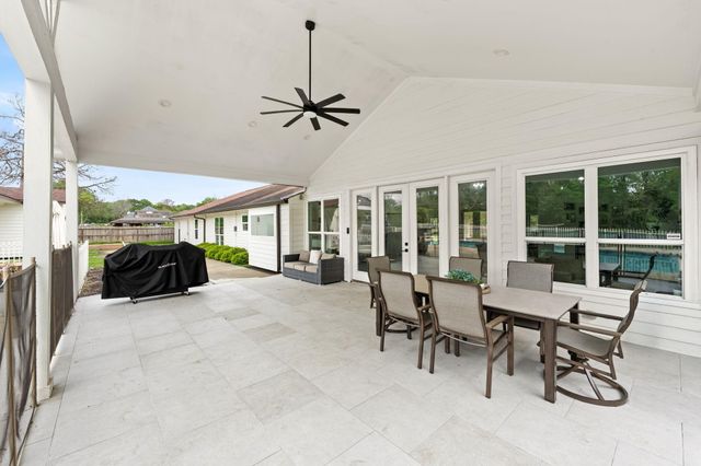 8800 Brae Acres Road, Houston, TX 77074