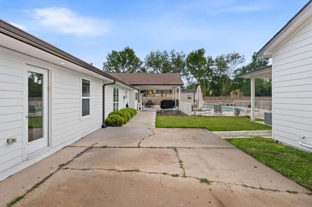 8800 Brae Acres Road, Houston, TX 77074