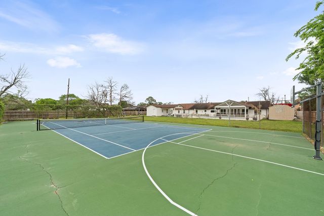 8800 Brae Acres Road, Houston, TX 77074