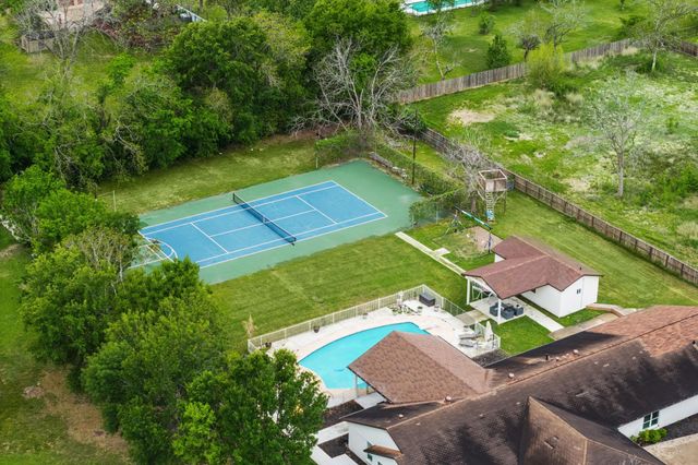 8800 Brae Acres Road, Houston, TX 77074