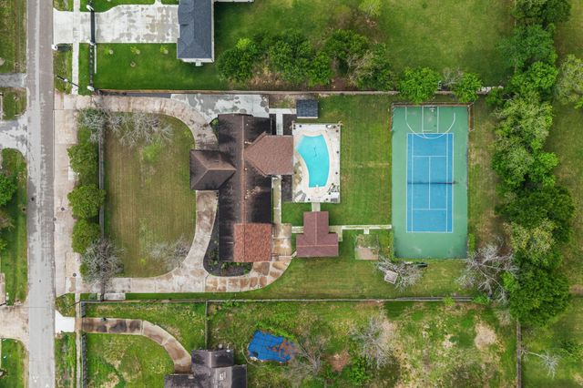 8800 Brae Acres Road, Houston, TX 77074