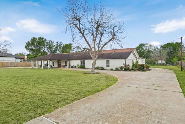 8800 Brae Acres Road, Houston, TX 77074