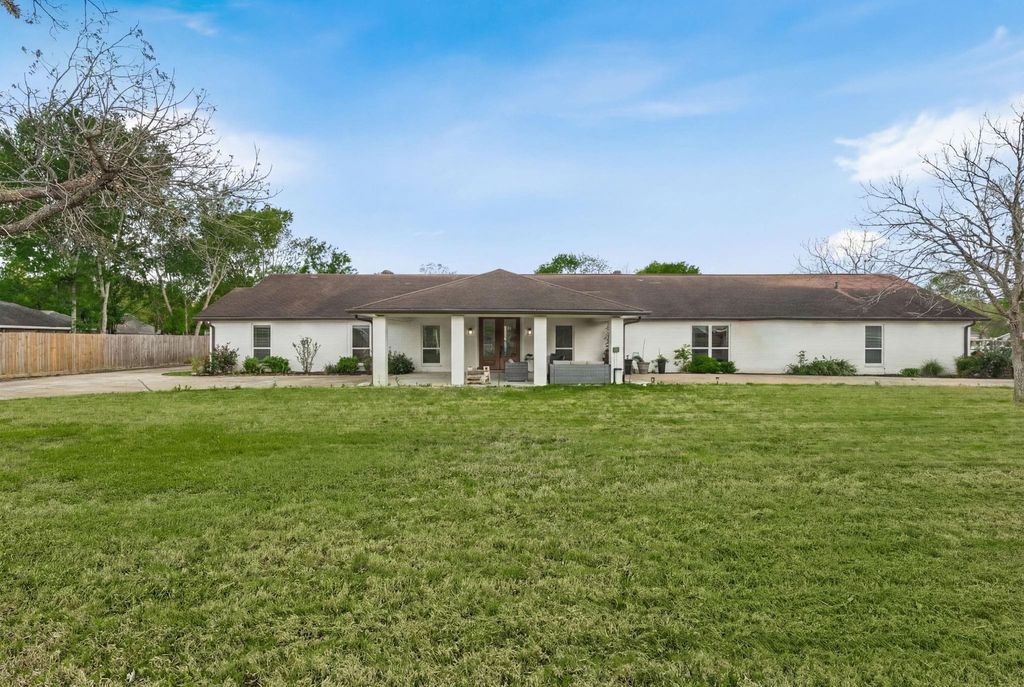 8800 Brae Acres Road, Houston, TX 77074