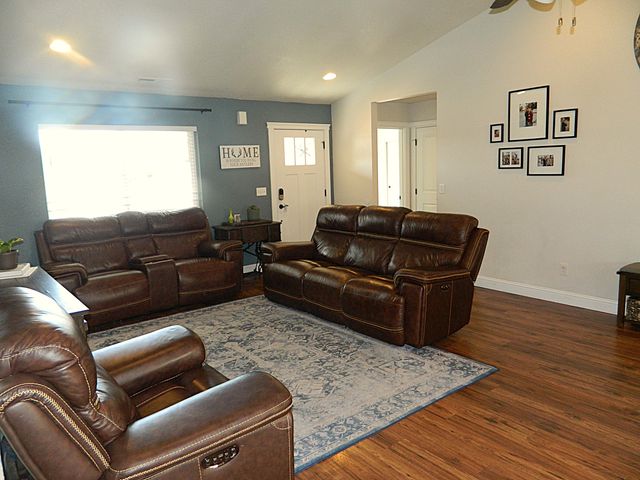 2839 Glacier Drive, Klamath Falls, OR 97603