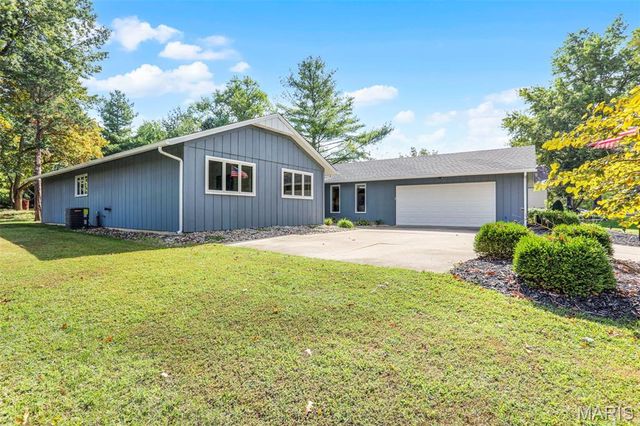 31 Santa Anita Drive, Maryville, IL 62062