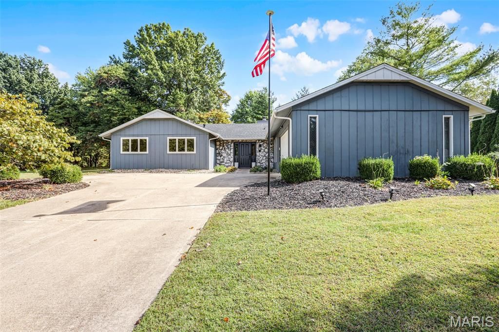 31 Santa Anita Drive, Maryville, IL 62062