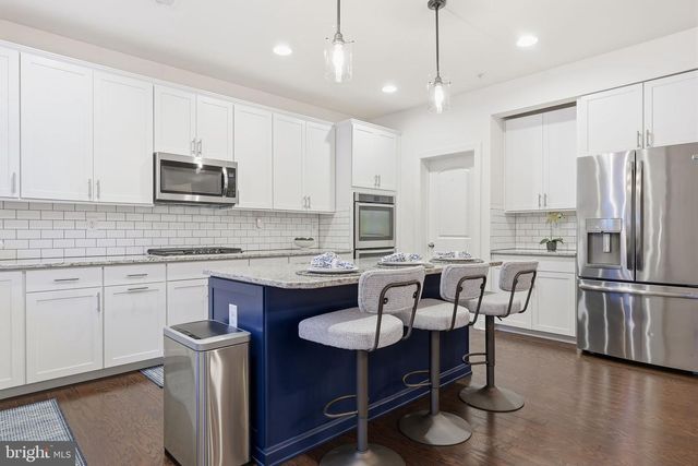 325 MYSTIC VIEW CIR, Doylestown, PA 18901