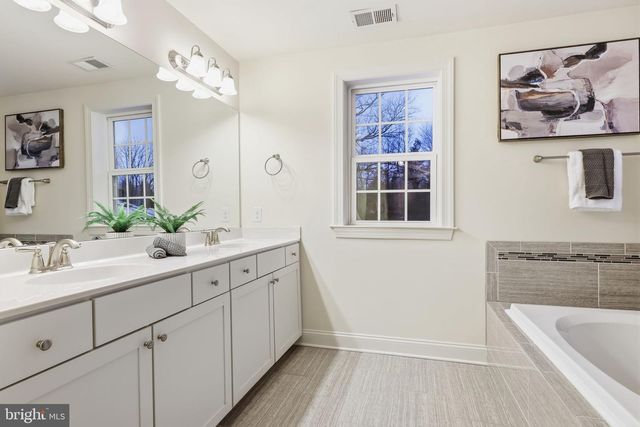 325 MYSTIC VIEW CIR, Doylestown, PA 18901