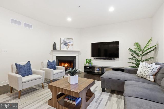 325 MYSTIC VIEW CIR, Doylestown, PA 18901