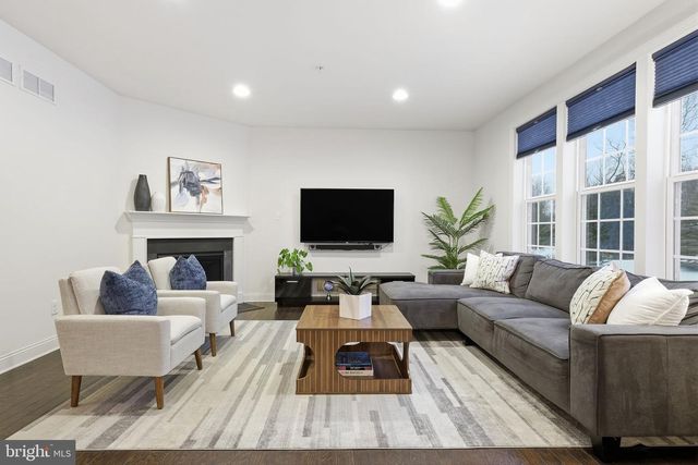 325 MYSTIC VIEW CIR, Doylestown, PA 18901