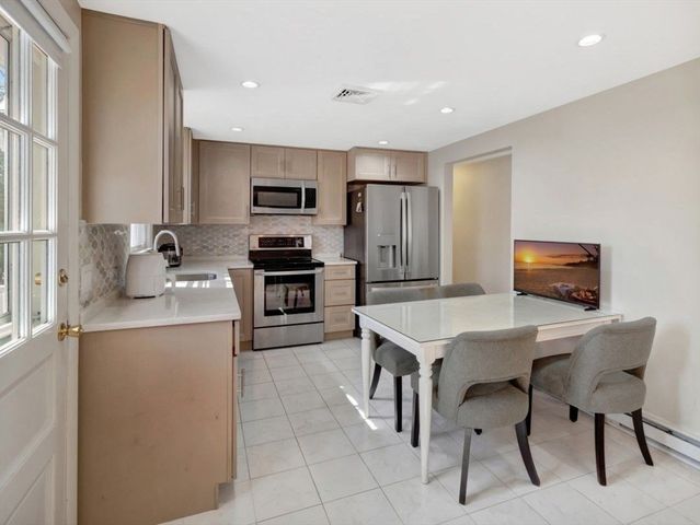 22 Susan Dr, Saugus, MA 01906