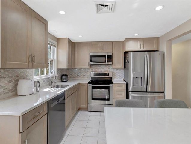 22 Susan Dr, Saugus, MA 01906