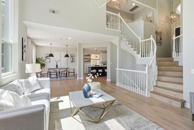 8265 Skyline Circle, Oakland, CA 94605