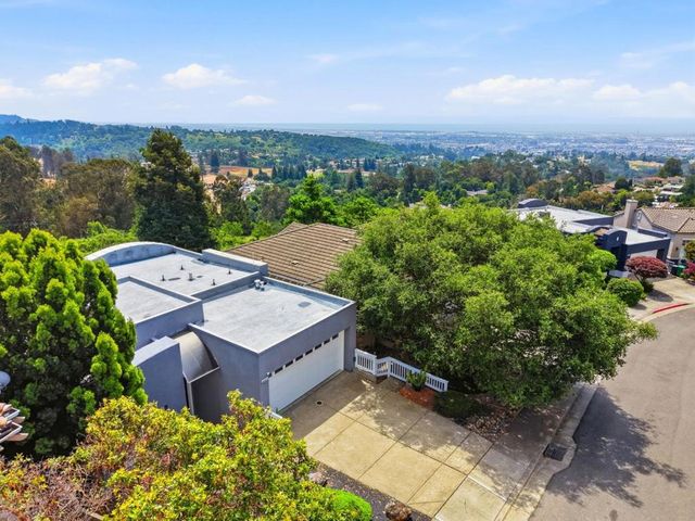 8265 Skyline Circle, Oakland, CA 94605