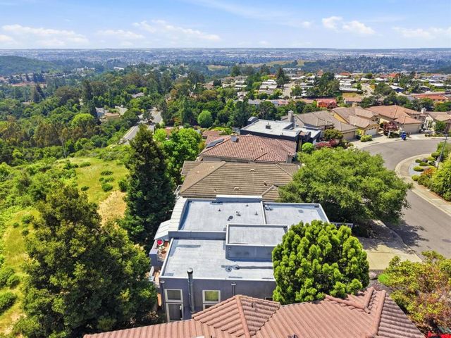 8265 Skyline Circle, Oakland, CA 94605