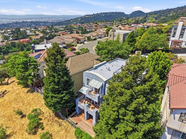 8265 Skyline Circle, Oakland, CA 94605