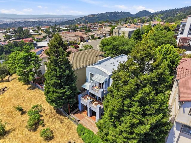 8265 Skyline Circle, Oakland, CA 94605