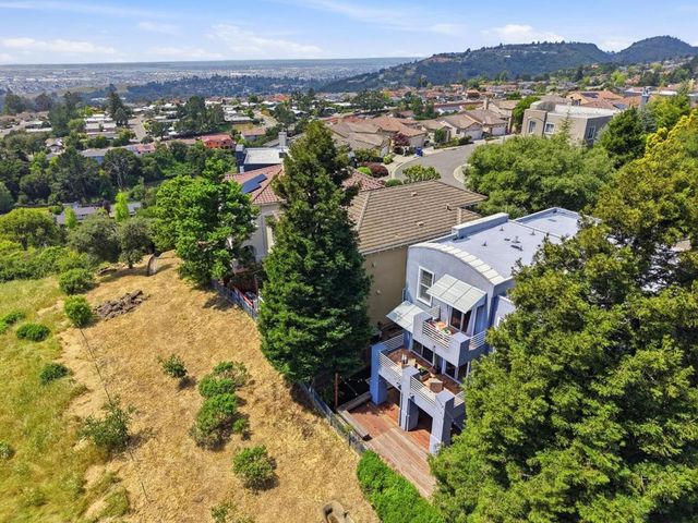 8265 Skyline Circle, Oakland, CA 94605