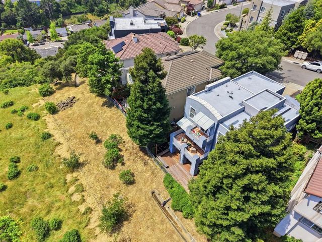 8265 Skyline Circle, Oakland, CA 94605