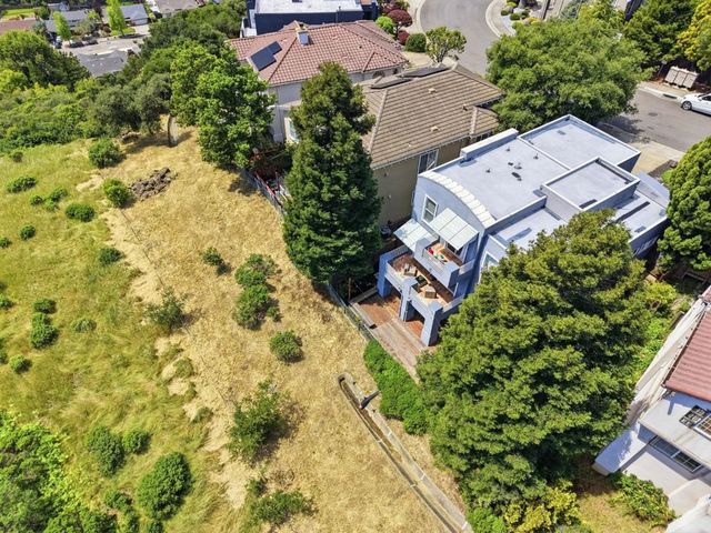 8265 Skyline Circle, Oakland, CA 94605