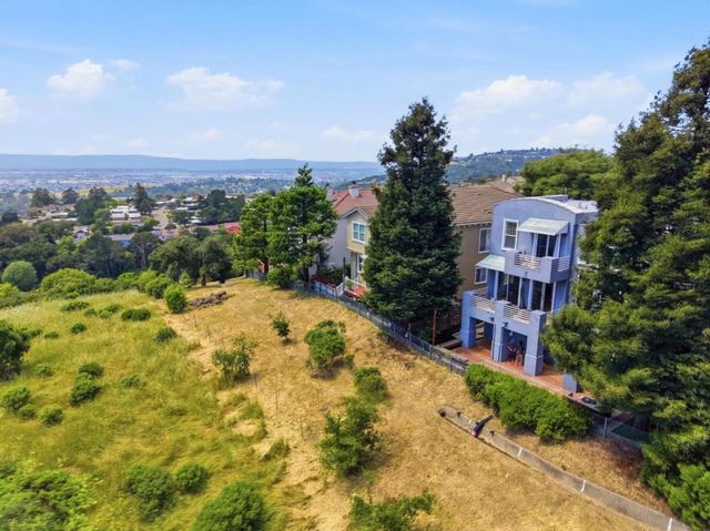 8265 Skyline Circle, Oakland, CA 94605