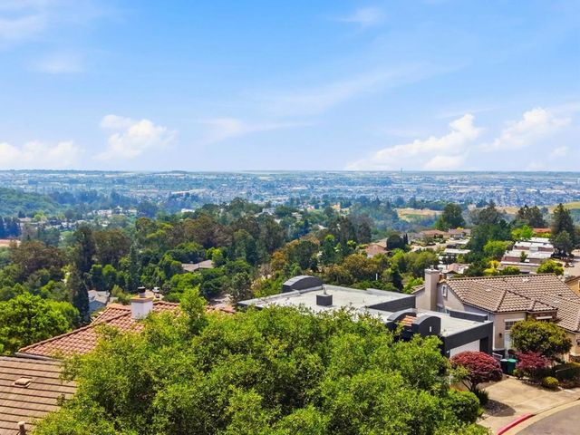 8265 Skyline Circle, Oakland, CA 94605