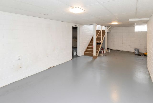 2504 33rd Street, Des Moines, IA 50310