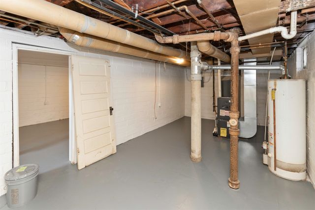 2504 33rd Street, Des Moines, IA 50310