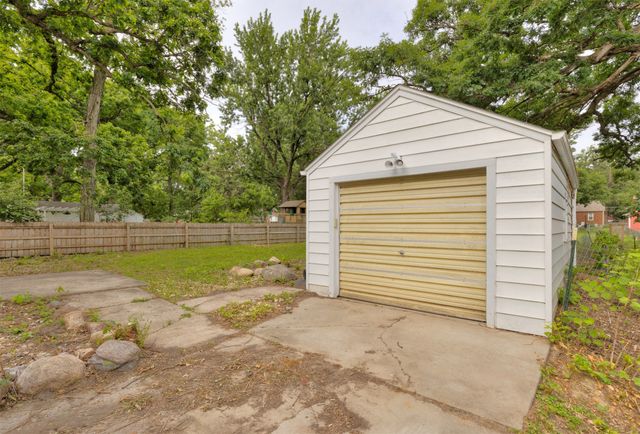 2504 33rd Street, Des Moines, IA 50310