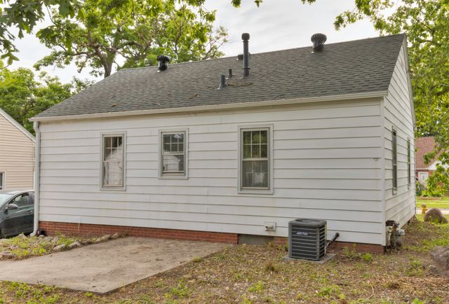 2504 33rd Street, Des Moines, IA 50310