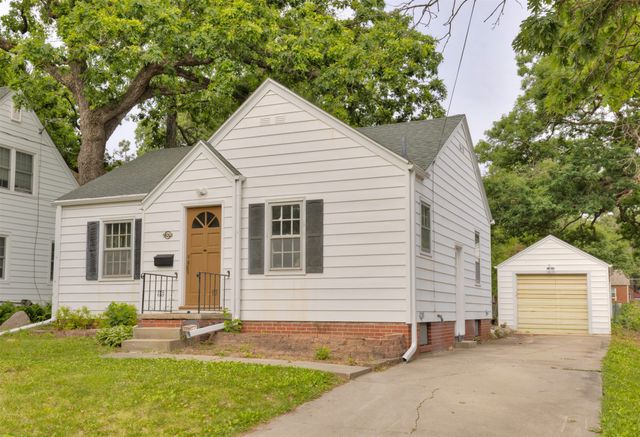 2504 33rd Street, Des Moines, IA 50310