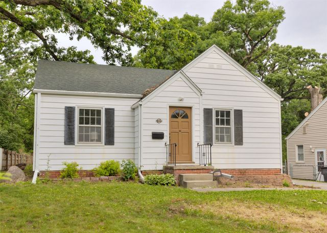 2504 33rd Street, Des Moines, IA 50310