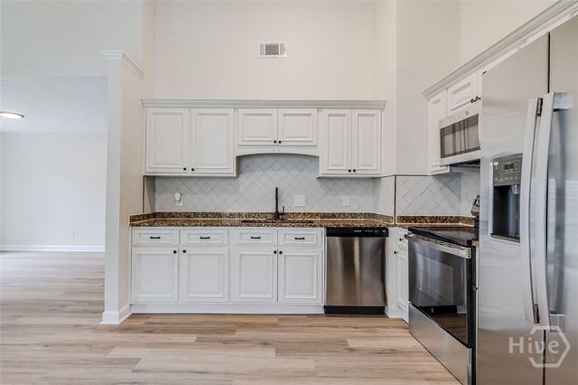 1 E White Hawthorne Drive, Savannah, GA 31419