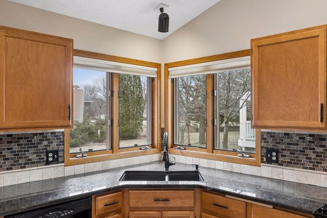 1325 Courtland E, Waconia, MN 55387