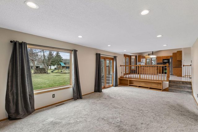 1325 Courtland E, Waconia, MN 55387