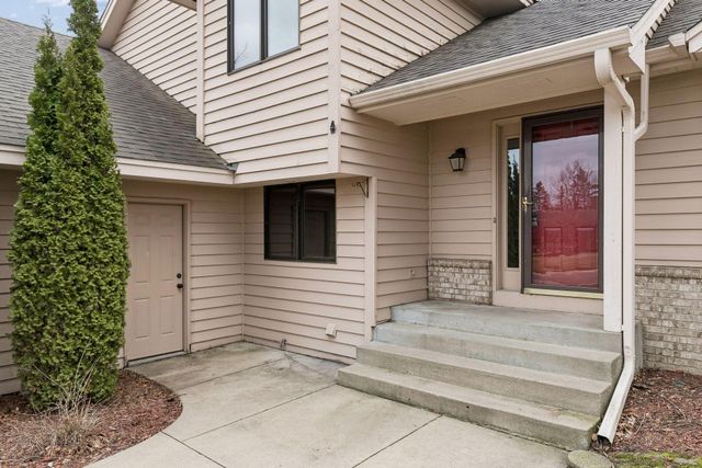 1325 Courtland E, Waconia, MN 55387